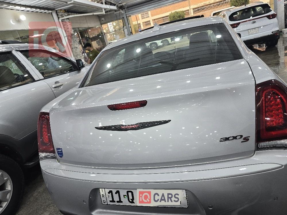 کرایسلەر 300